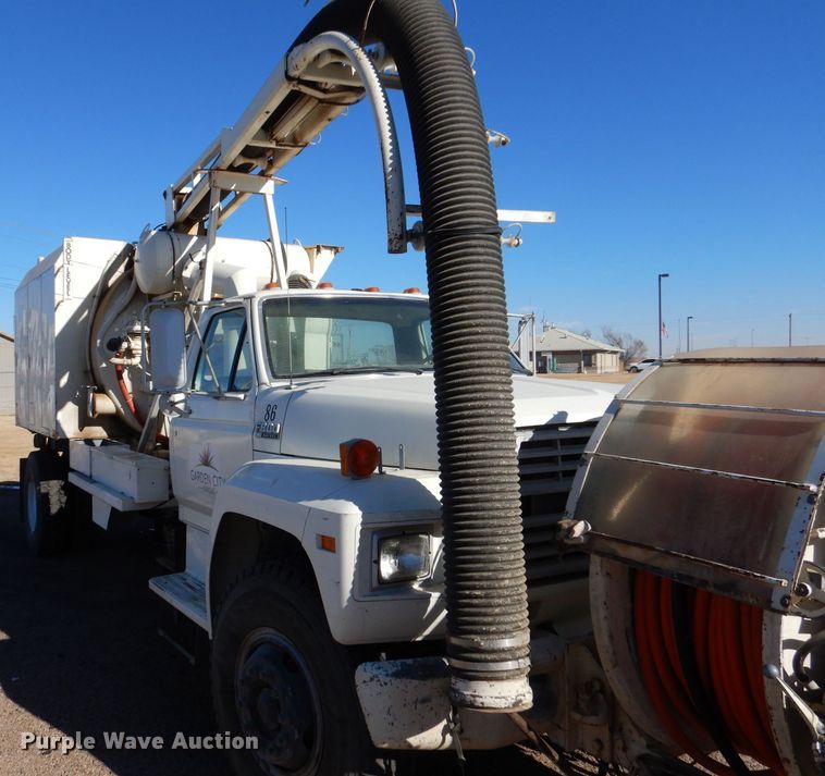 image for item MP9058 1989 Ford F800  sewer jetter truck
