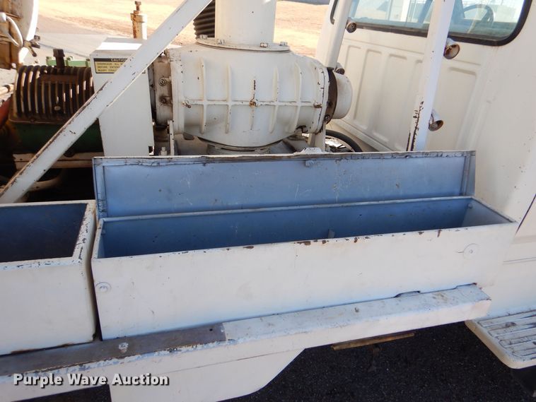 image for item MP9058 1989 Ford F800  sewer jetter truck