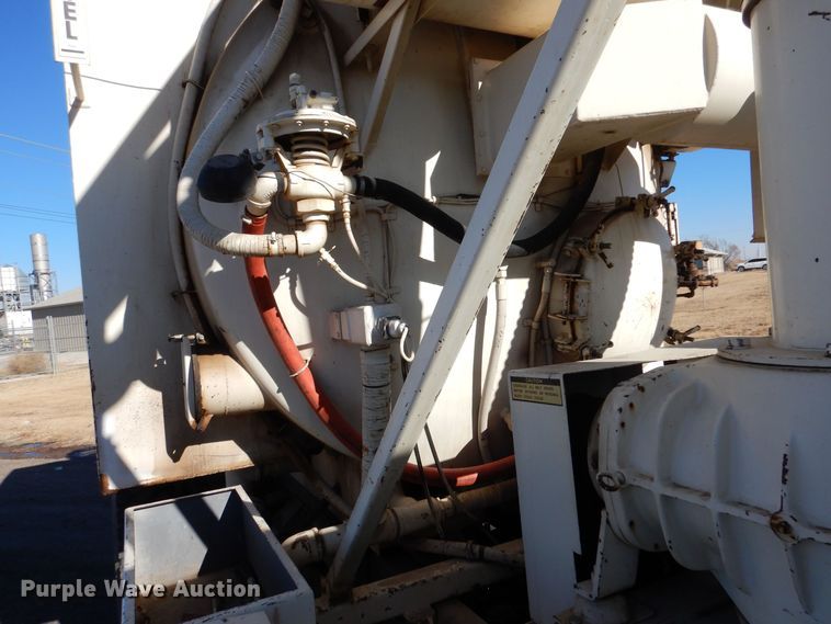 image for item MP9058 1989 Ford F800  sewer jetter truck