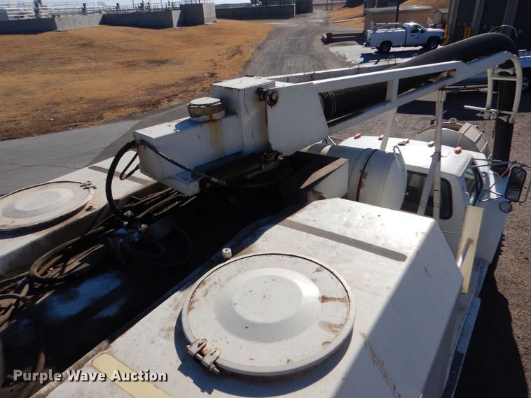 image for item MP9058 1989 Ford F800  sewer jetter truck