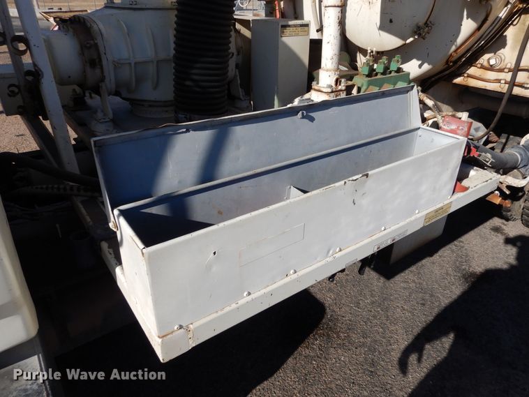 image for item MP9058 1989 Ford F800  sewer jetter truck