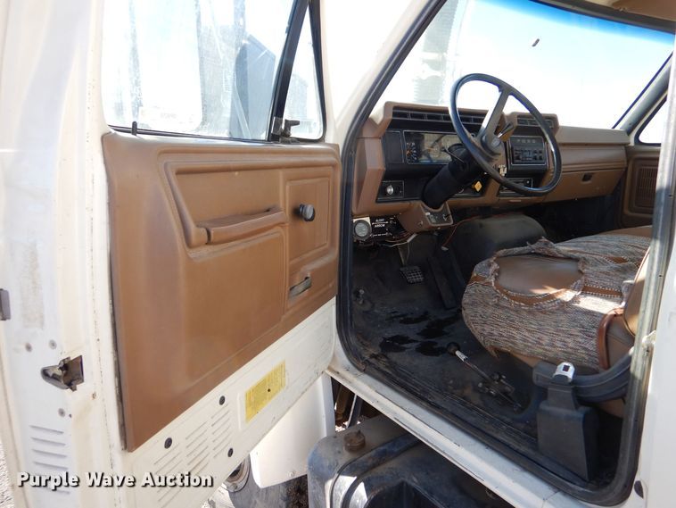 image for item MP9058 1989 Ford F800  sewer jetter truck