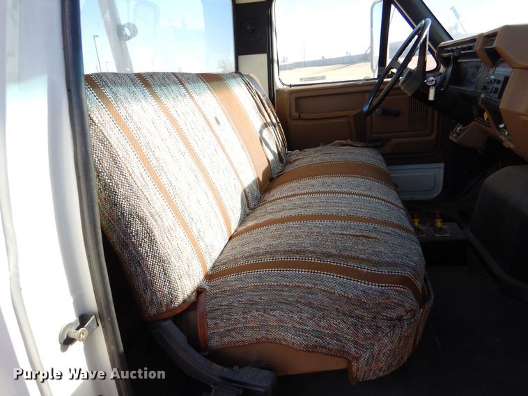 image for item MP9058 1989 Ford F800  sewer jetter truck