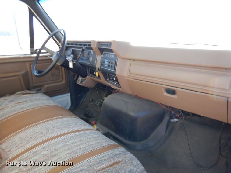 image for item MP9058 1989 Ford F800  sewer jetter truck