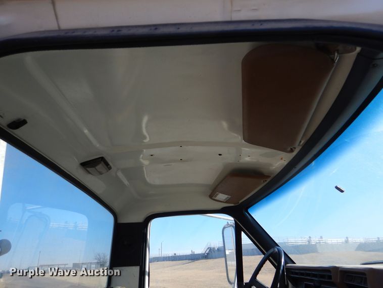 image for item MP9058 1989 Ford F800  sewer jetter truck