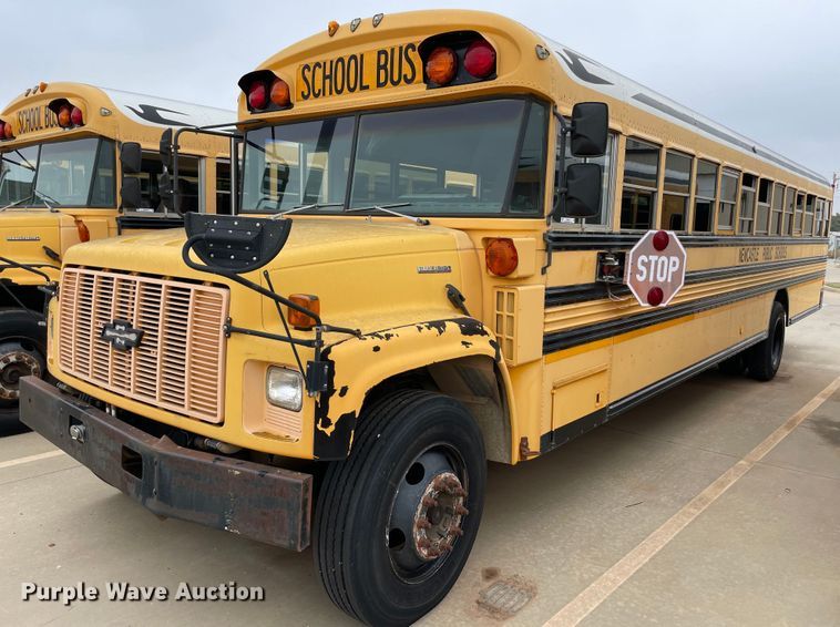 image for item MR9487 2000 Chevrolet 1700  school bus