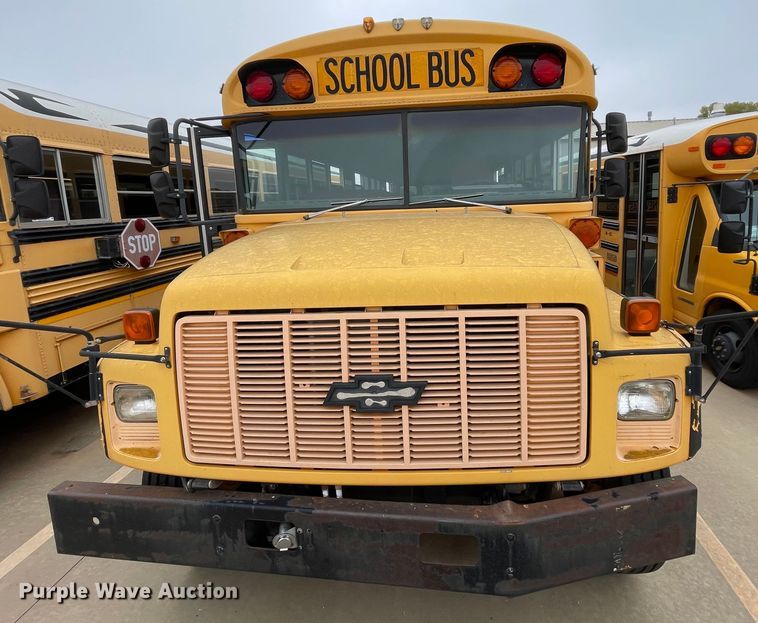 image for item MR9487 2000 Chevrolet 1700  school bus