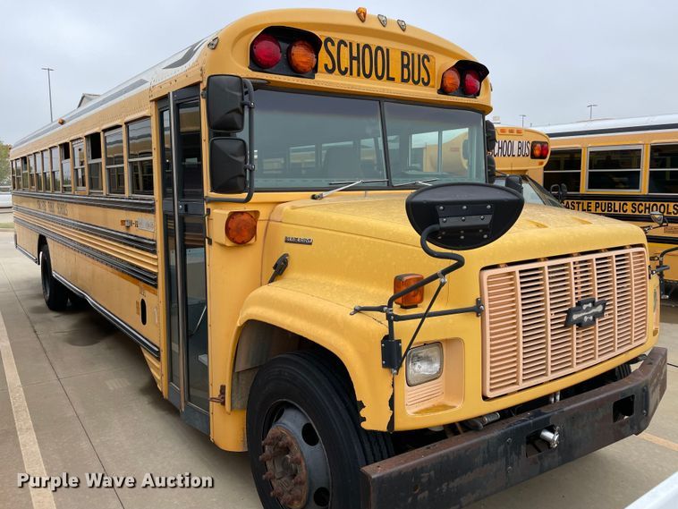 image for item MR9487 2000 Chevrolet 1700  school bus