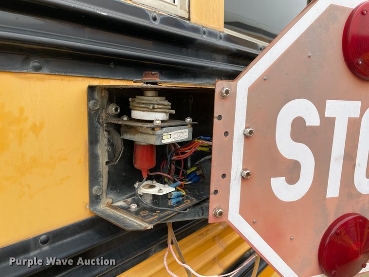 image for item MR9487 2000 Chevrolet 1700  school bus