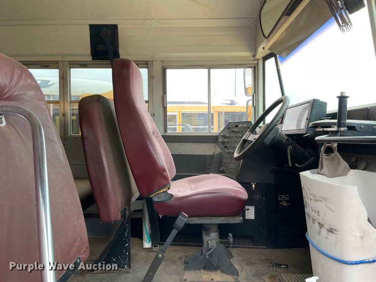 image for item MR9487 2000 Chevrolet 1700  school bus