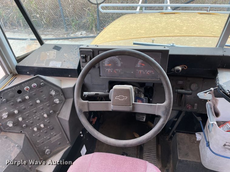 image for item MR9487 2000 Chevrolet 1700  school bus