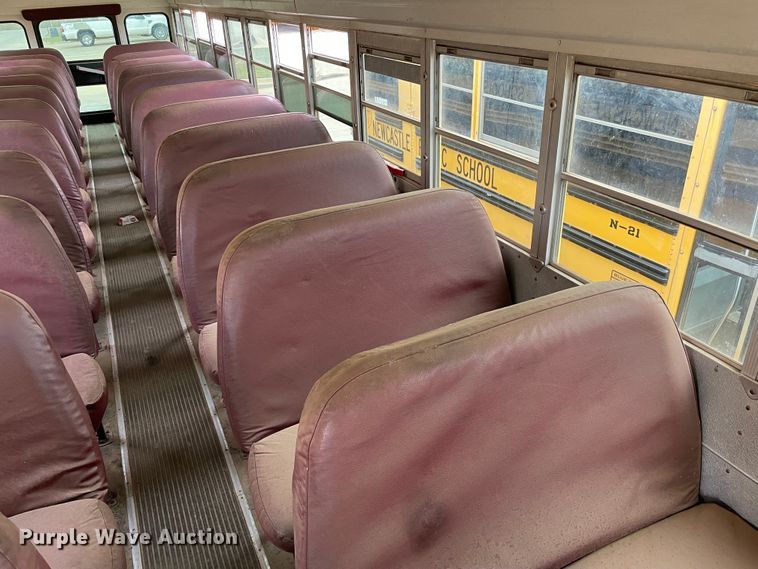 image for item MR9487 2000 Chevrolet 1700  school bus