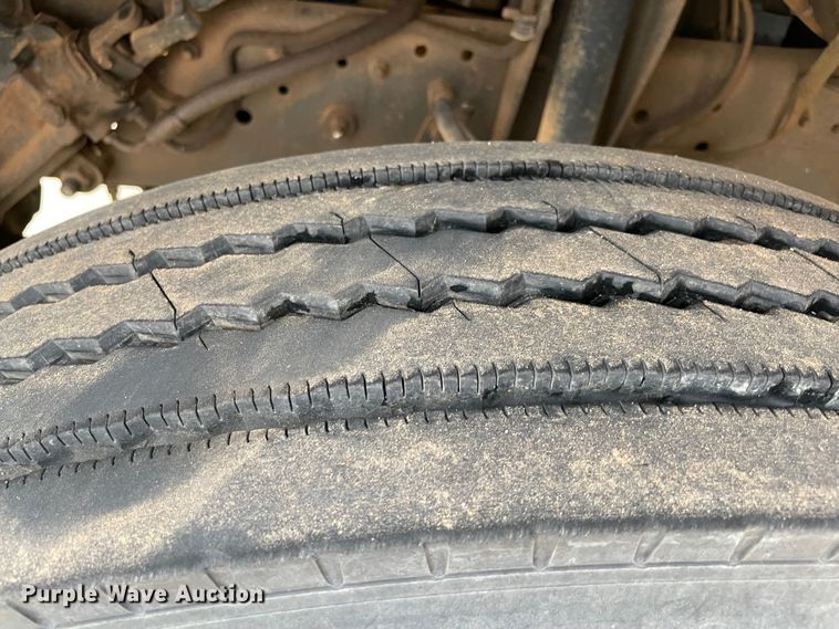 image for item MR9487 2000 Chevrolet 1700  school bus