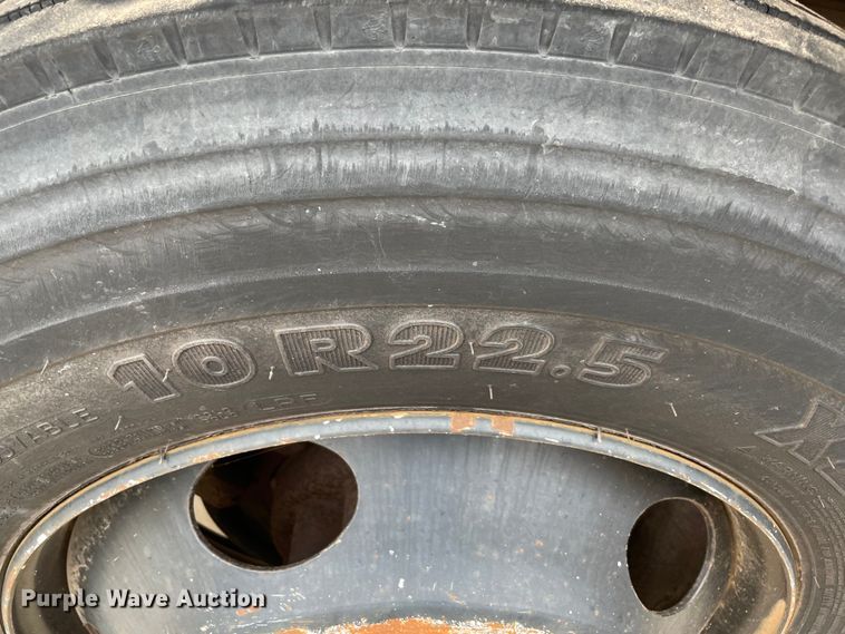 image for item MR9487 2000 Chevrolet 1700  school bus