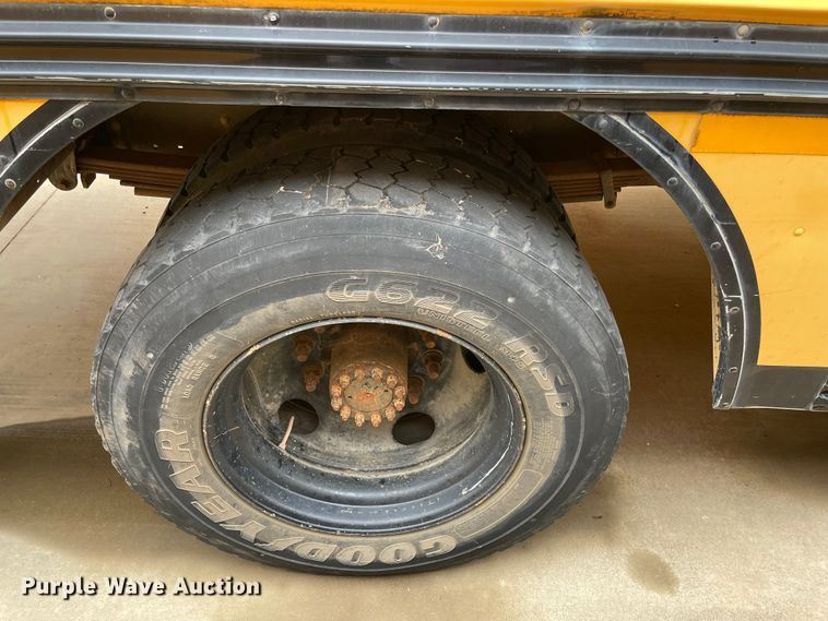 image for item MR9487 2000 Chevrolet 1700  school bus