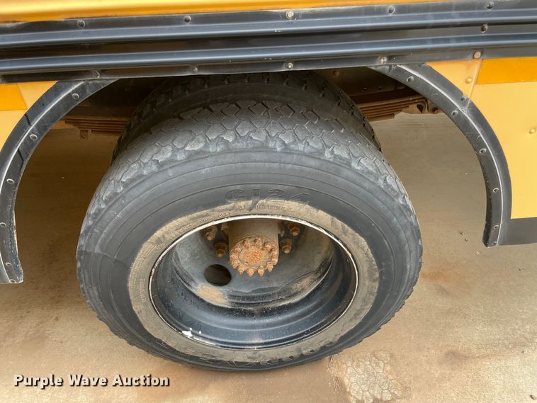 image for item MR9487 2000 Chevrolet 1700  school bus