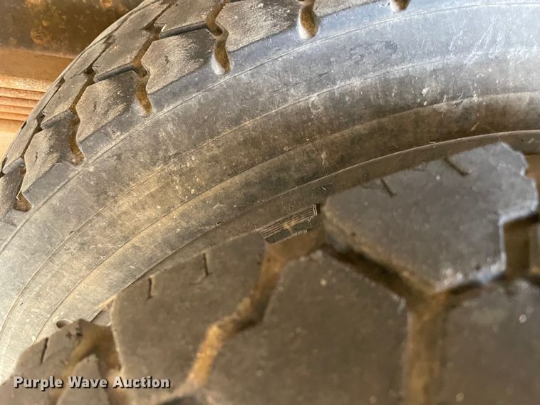 image for item MR9487 2000 Chevrolet 1700  school bus