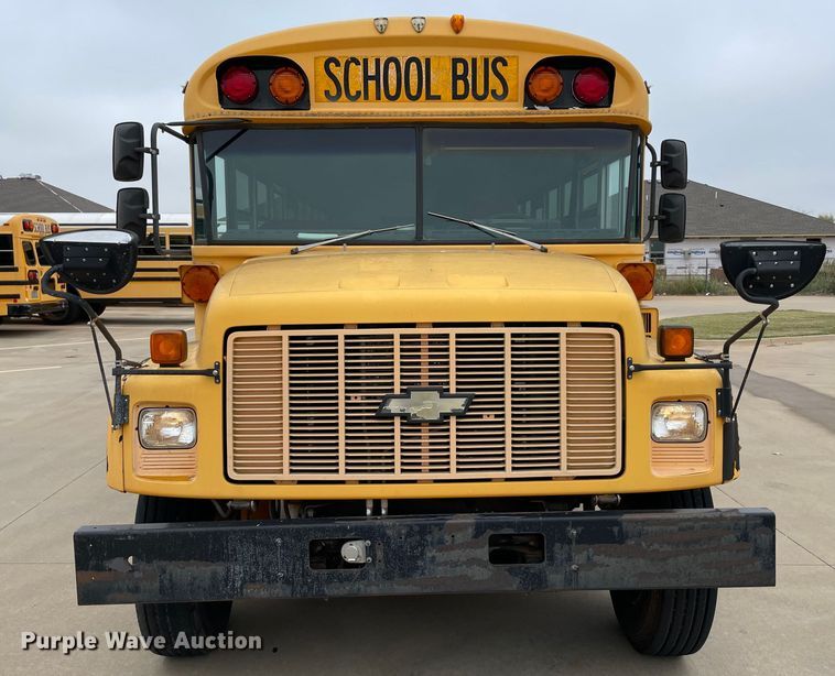 image for item MR9488 2000 Chevrolet 7200  school bus