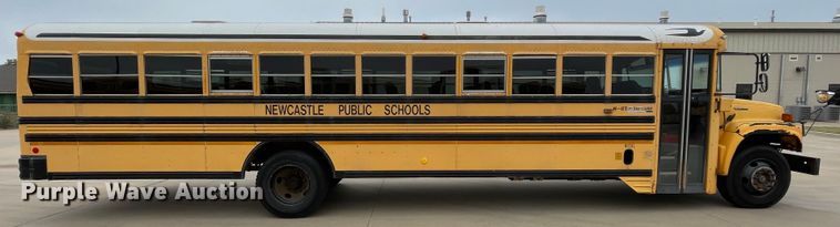 image for item MR9488 2000 Chevrolet 7200  school bus