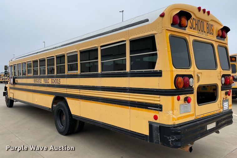 image for item MR9488 2000 Chevrolet 7200  school bus