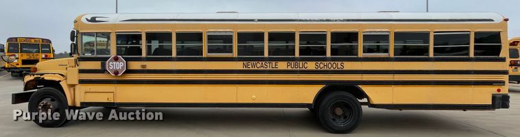 image for item MR9488 2000 Chevrolet 7200  school bus