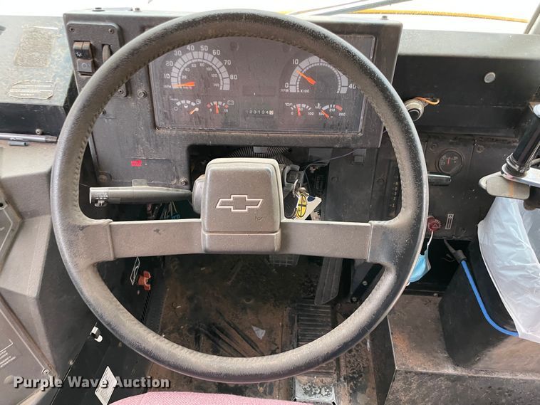 image for item MR9488 2000 Chevrolet 7200  school bus