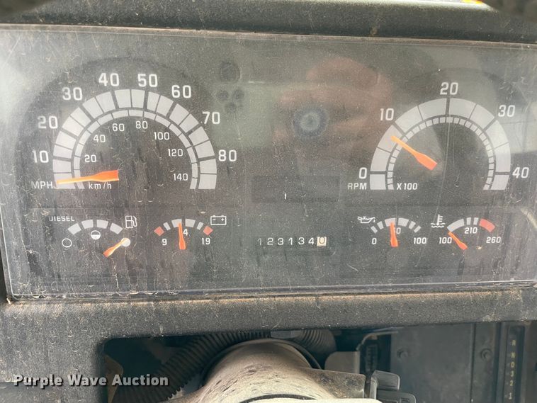 image for item MR9488 2000 Chevrolet 7200  school bus