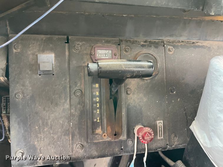 image for item MR9488 2000 Chevrolet 7200  school bus