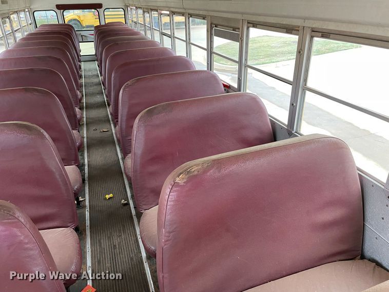 image for item MR9488 2000 Chevrolet 7200  school bus