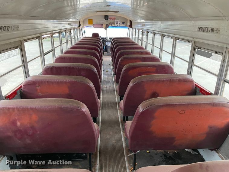 image for item MR9488 2000 Chevrolet 7200  school bus