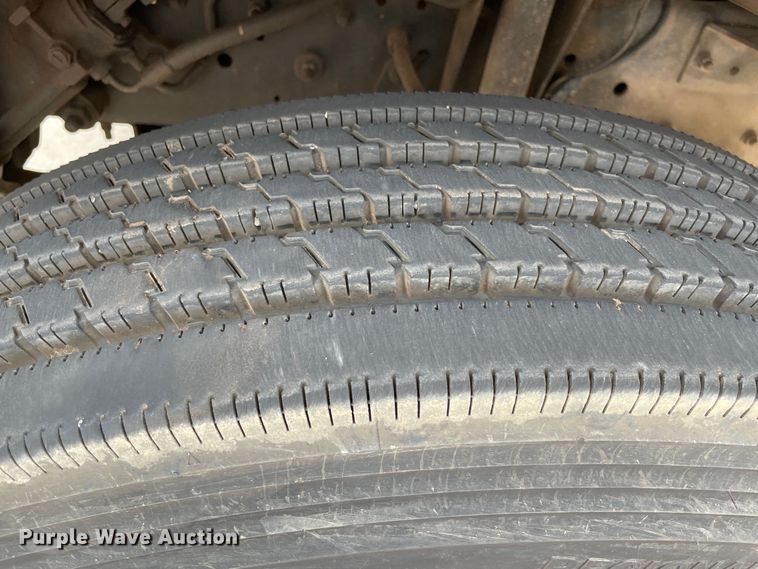 image for item MR9488 2000 Chevrolet 7200  school bus