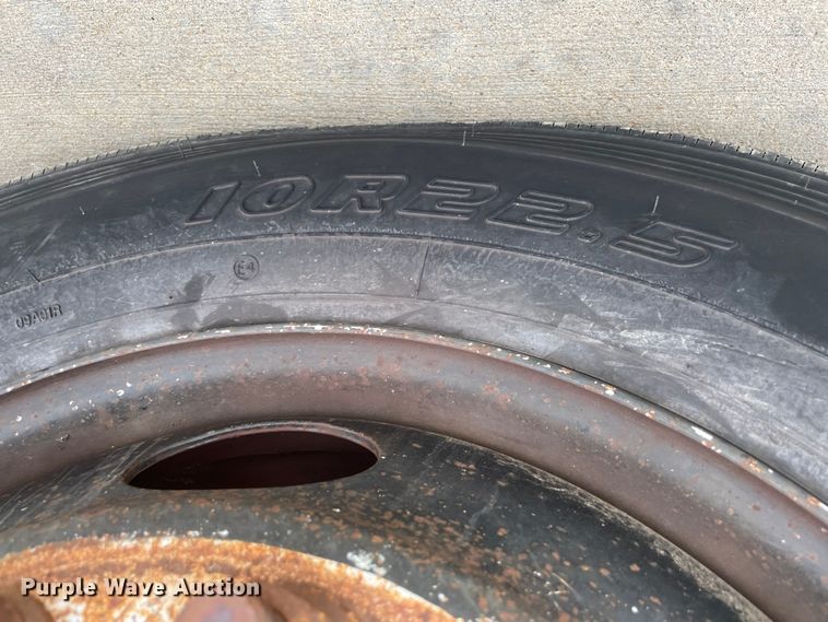 image for item MR9488 2000 Chevrolet 7200  school bus