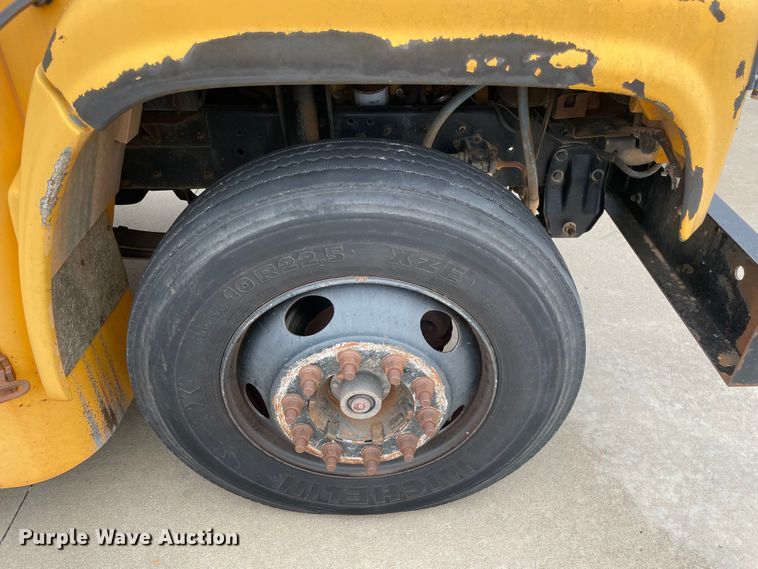 image for item MR9488 2000 Chevrolet 7200  school bus