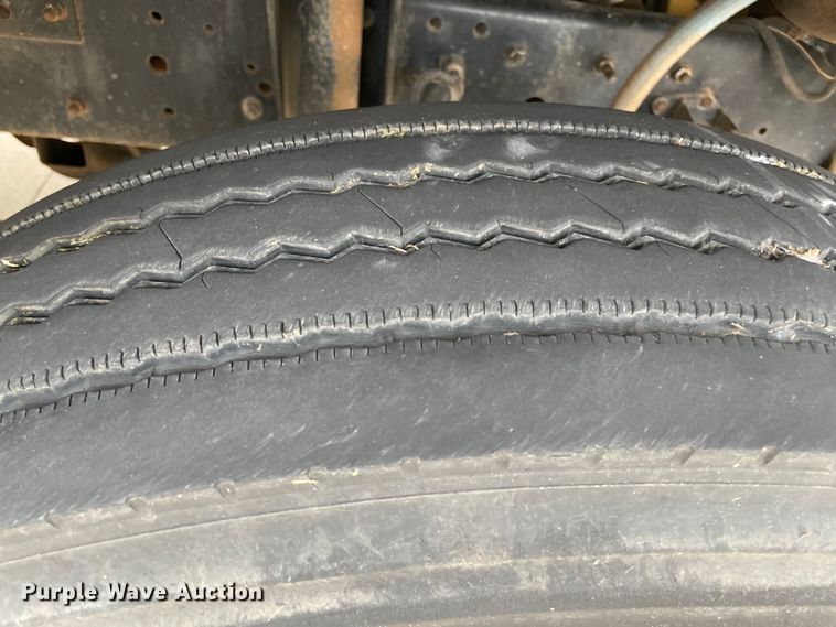 image for item MR9488 2000 Chevrolet 7200  school bus