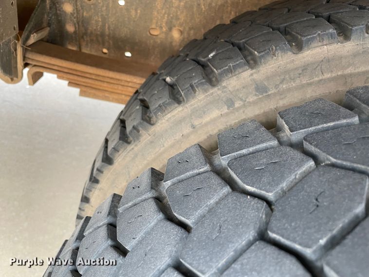 image for item MR9488 2000 Chevrolet 7200  school bus