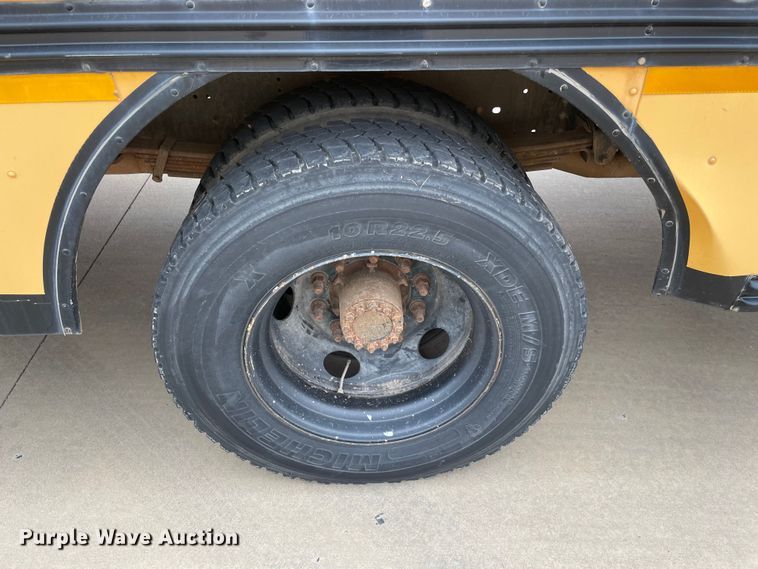 image for item MR9488 2000 Chevrolet 7200  school bus