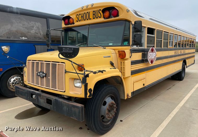 image for item MR9492 2000 Chevrolet 7200  school bus