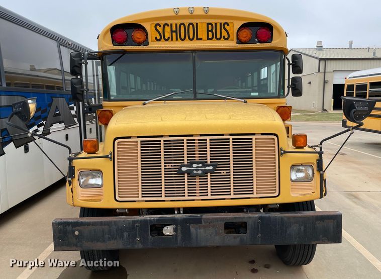 image for item MR9492 2000 Chevrolet 7200  school bus