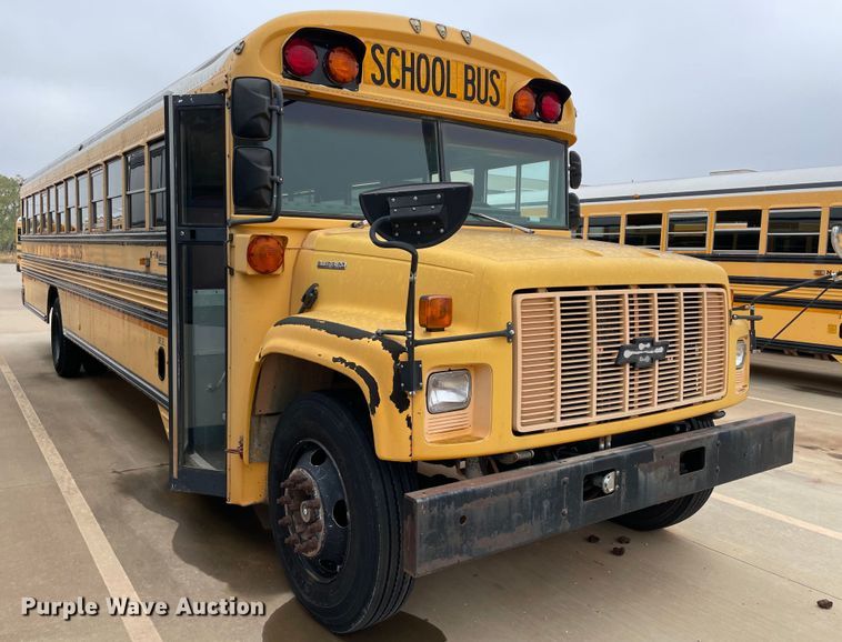 image for item MR9492 2000 Chevrolet 7200  school bus
