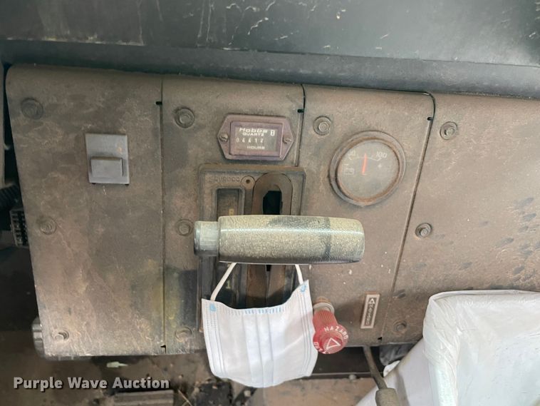 image for item MR9492 2000 Chevrolet 7200  school bus