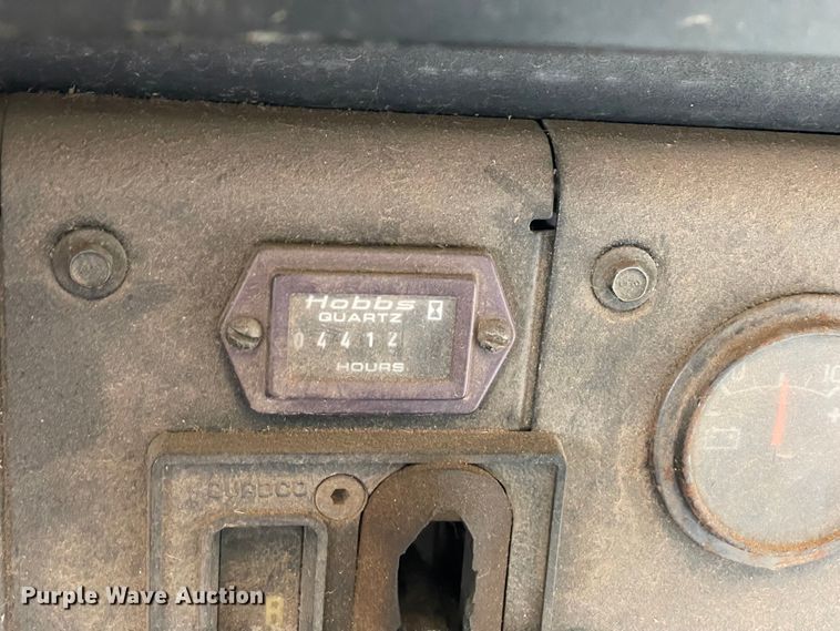 image for item MR9492 2000 Chevrolet 7200  school bus