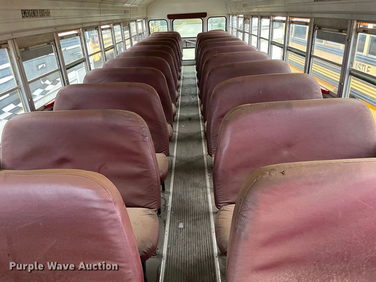 image for item MR9492 2000 Chevrolet 7200  school bus