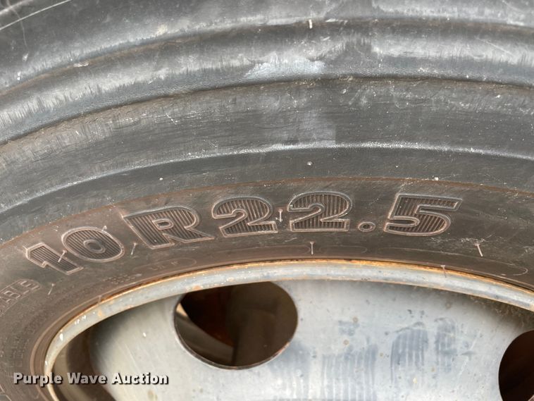 image for item MR9492 2000 Chevrolet 7200  school bus