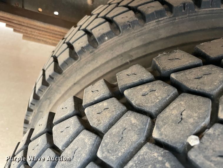 image for item MR9492 2000 Chevrolet 7200  school bus