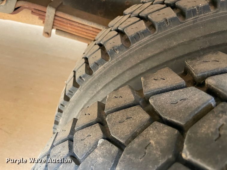 image for item MR9492 2000 Chevrolet 7200  school bus