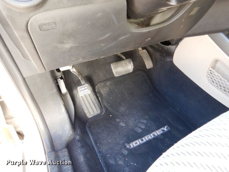 image for item MT9998 2011 Dodge Journey  SUV