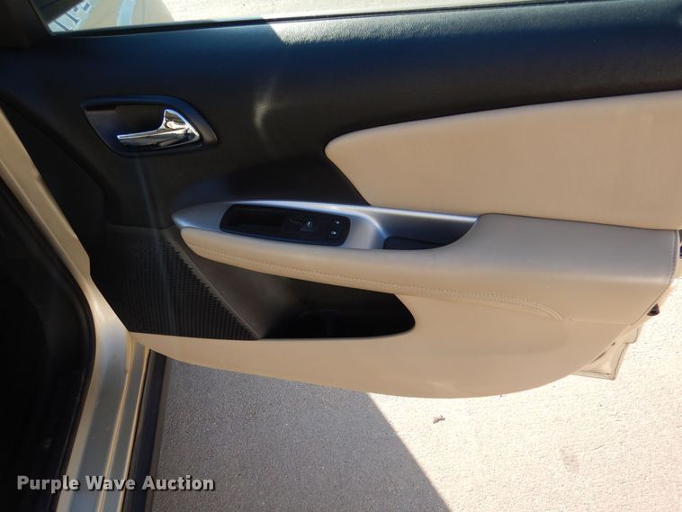 image for item MT9998 2011 Dodge Journey  SUV