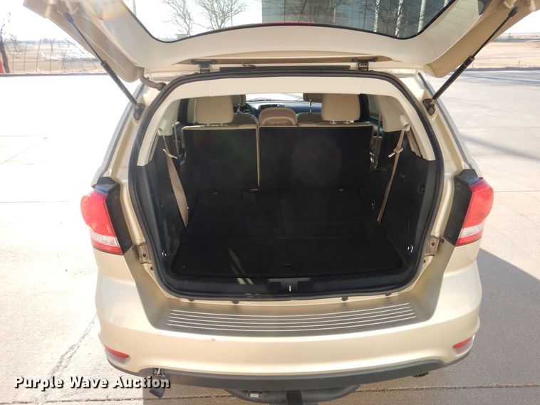 image for item MT9998 2011 Dodge Journey  SUV