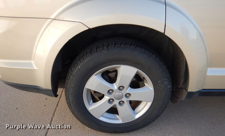 image for item MT9998 2011 Dodge Journey  SUV