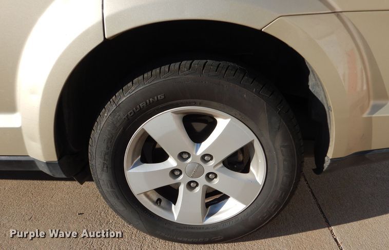 image for item MT9998 2011 Dodge Journey  SUV